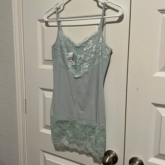 SIZE SMALL - Picture 1 of 6